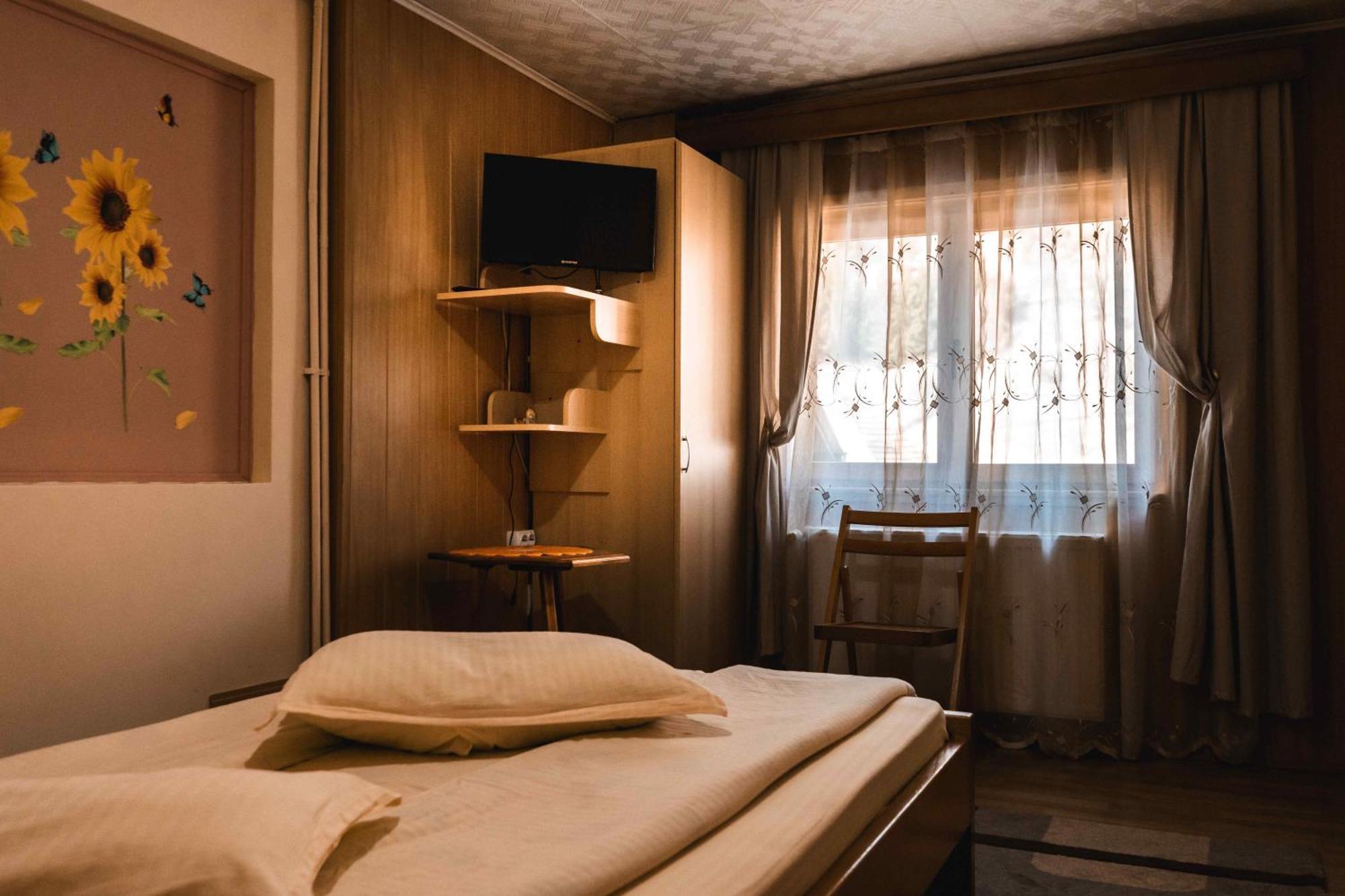 Pensiunea Casa Soarelui Podu Dimbovitei Ngoại thất bức ảnh