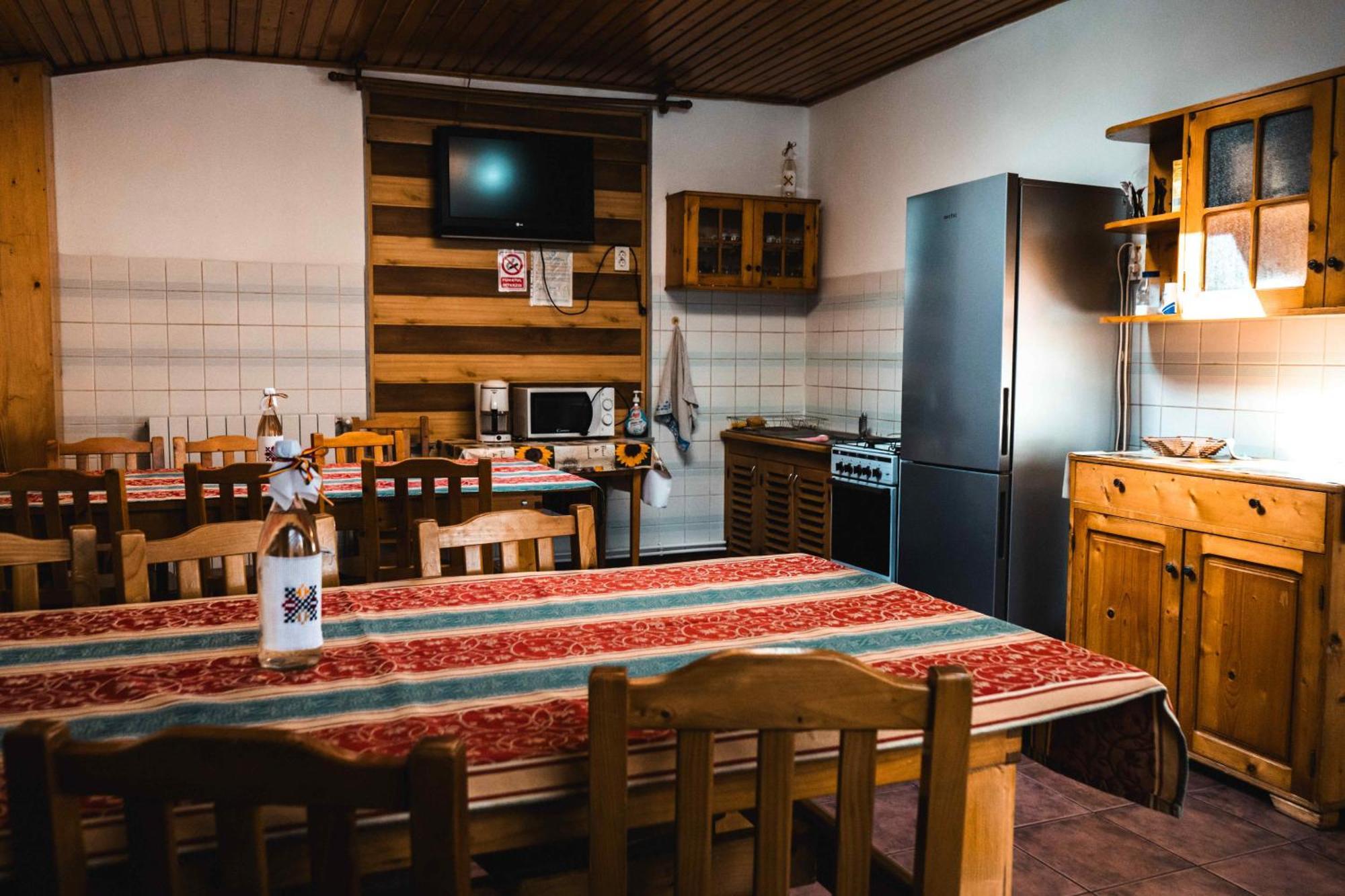 Pensiunea Casa Soarelui Podu Dimbovitei Ngoại thất bức ảnh